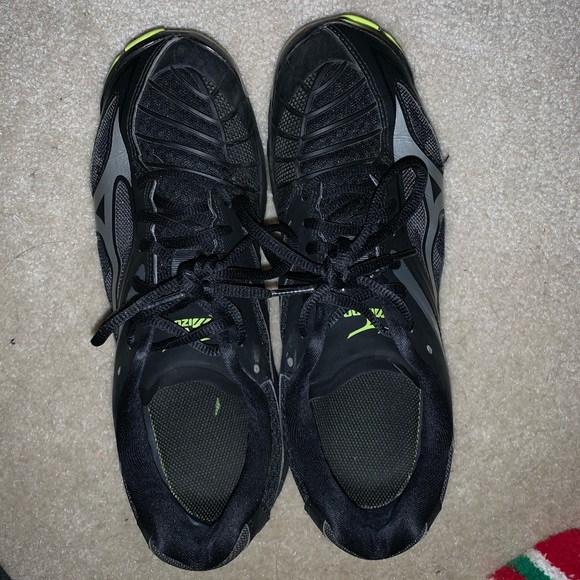 Mizuno Volleyball shoes - Picture 1 of 4